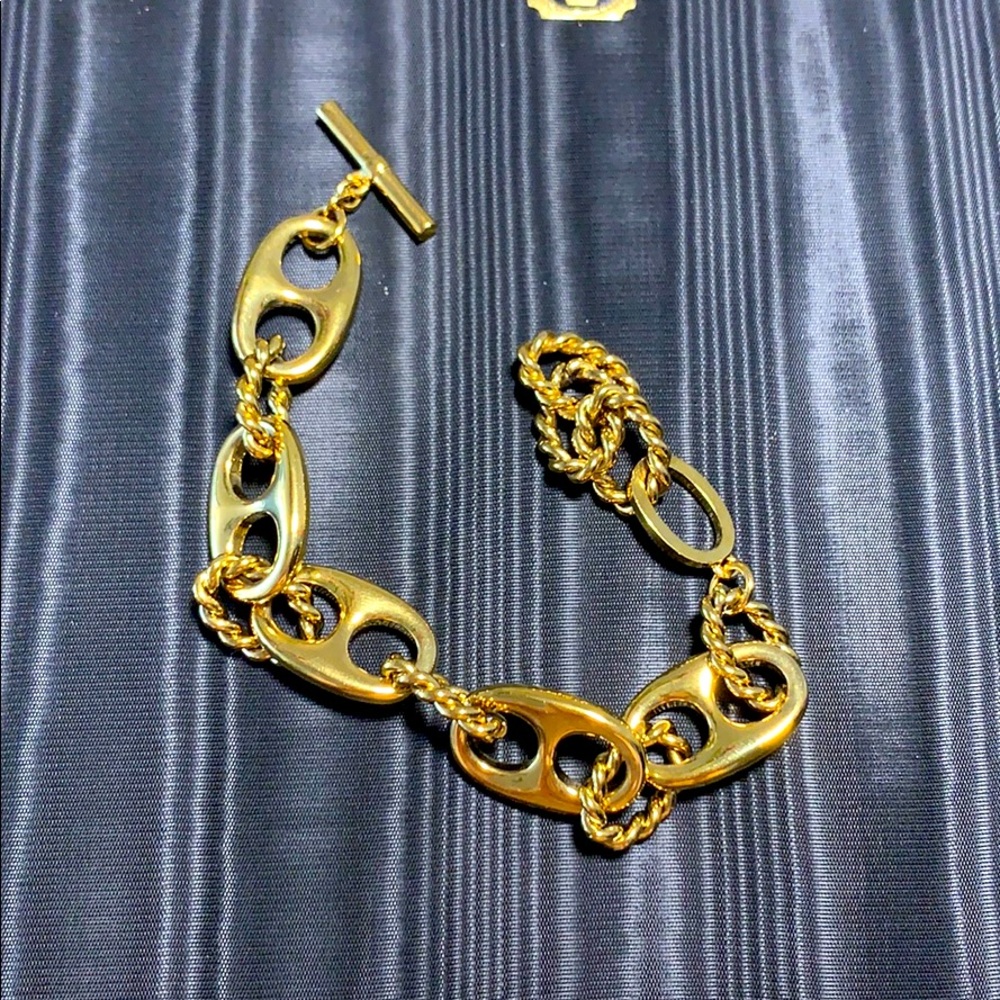 Unbranded bracelet